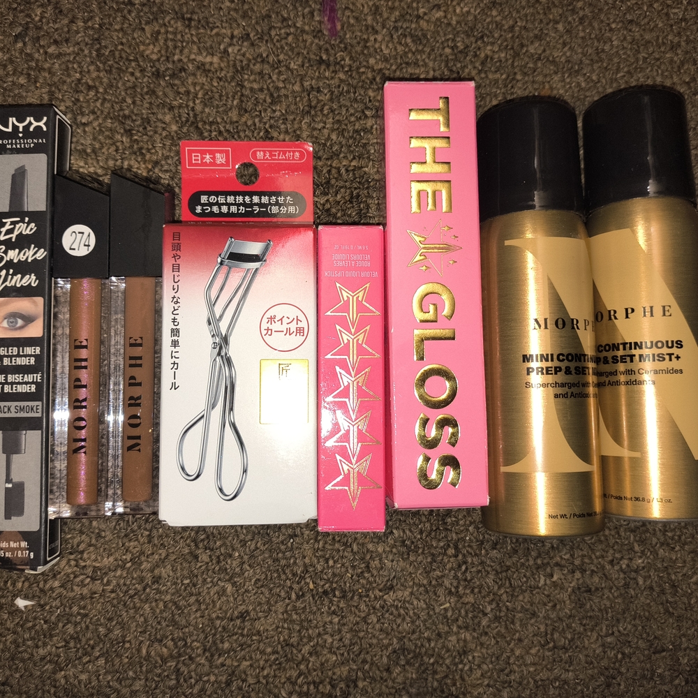 Morphe and Jeffree Star Makeup Set PLUS FREE JEWELRY HOLDER!